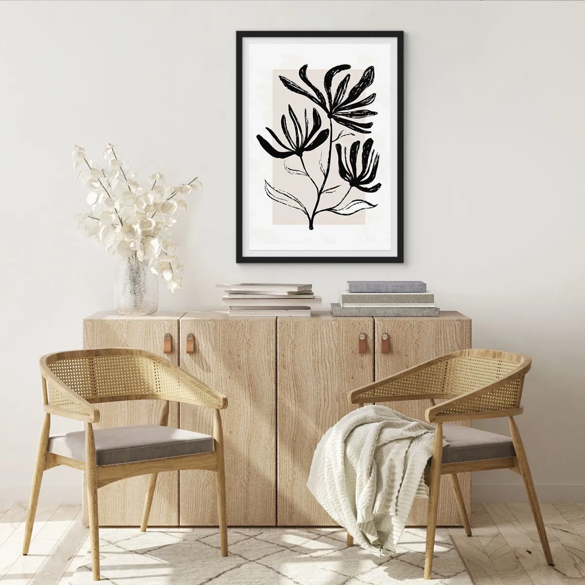 Plakát v černém rámu - Černobílé ilustrace květin na béžovém pozadí - 50x70cm - Náčrtek pro herbář - Moderní nástěnná dekorace do obývacího pokoje a ložnice ARTTOR