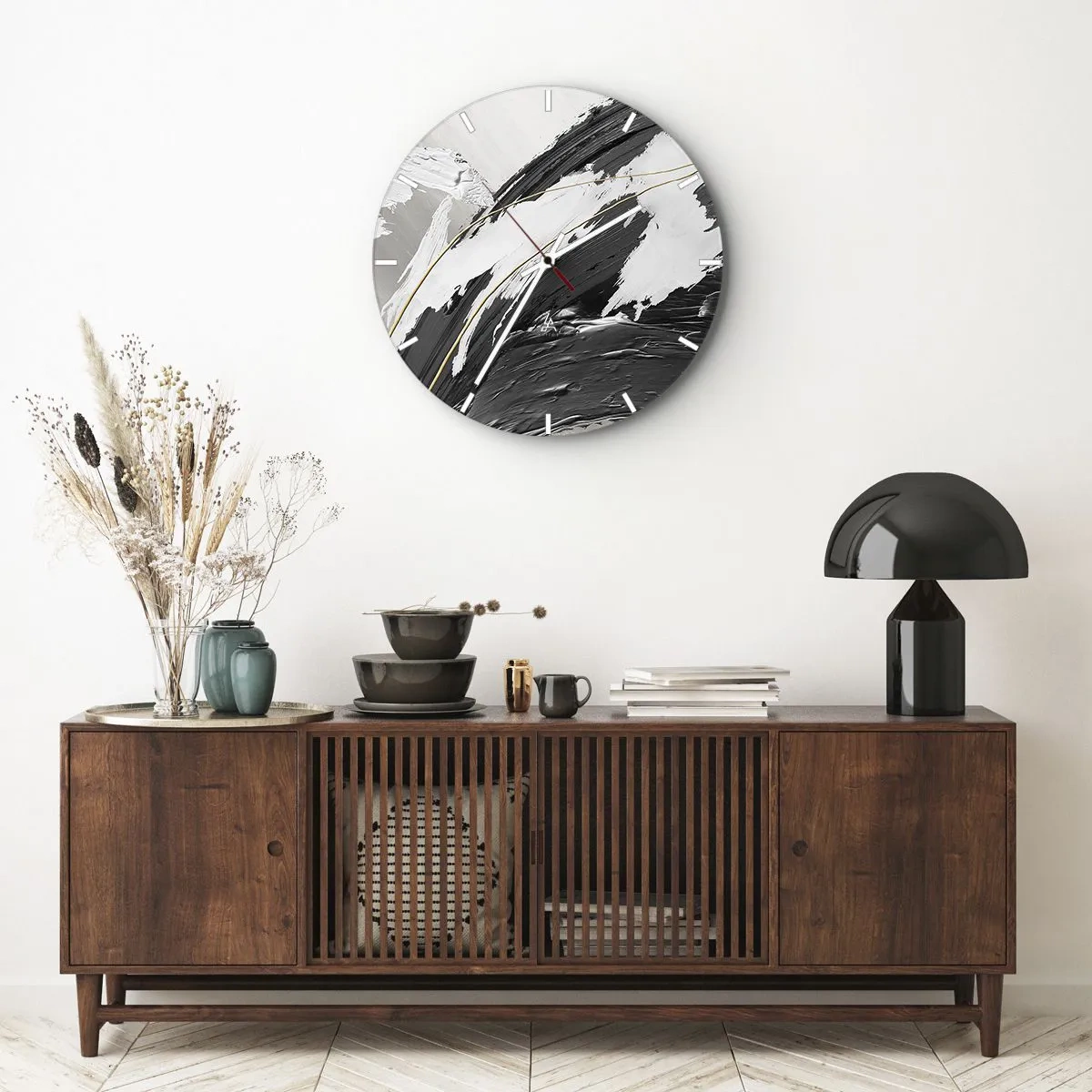 Nástěnné hodiny - Dynamické tahy štětcem v černé, bílé a šedé barvě - 30x30cm - Velkorysá abstrakce - Moderní nástěnná dekorace do obývacího pokoje, kuchyně a ložnice ARTTOR