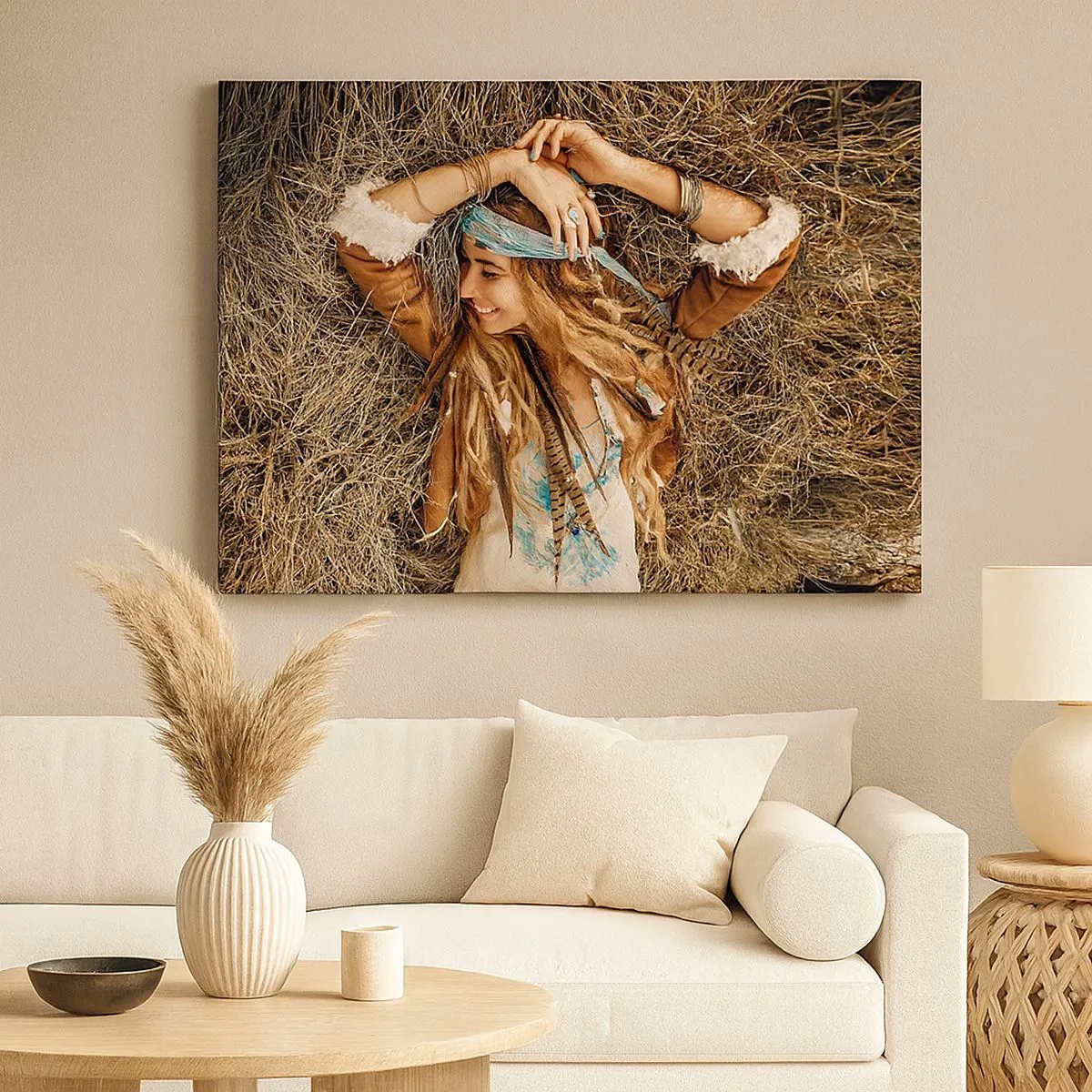 Obraz na plátně - Boho styl žena ležící na seně - 70x50cm - Na cestě do léta lásky - Moderní nástěnná dekorace do obývacího pokoje a ložnice ARTTOR