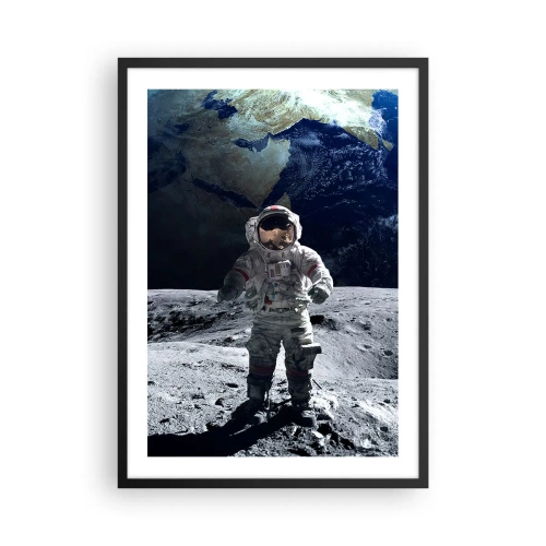 Plakát v černém rámu - Astronaut na povrchu Měsíce - 50x70cm - Pozdravy s Měsíce - Moderní nástěnná dekorace do obývacího pokoje a ložnice ARTTOR