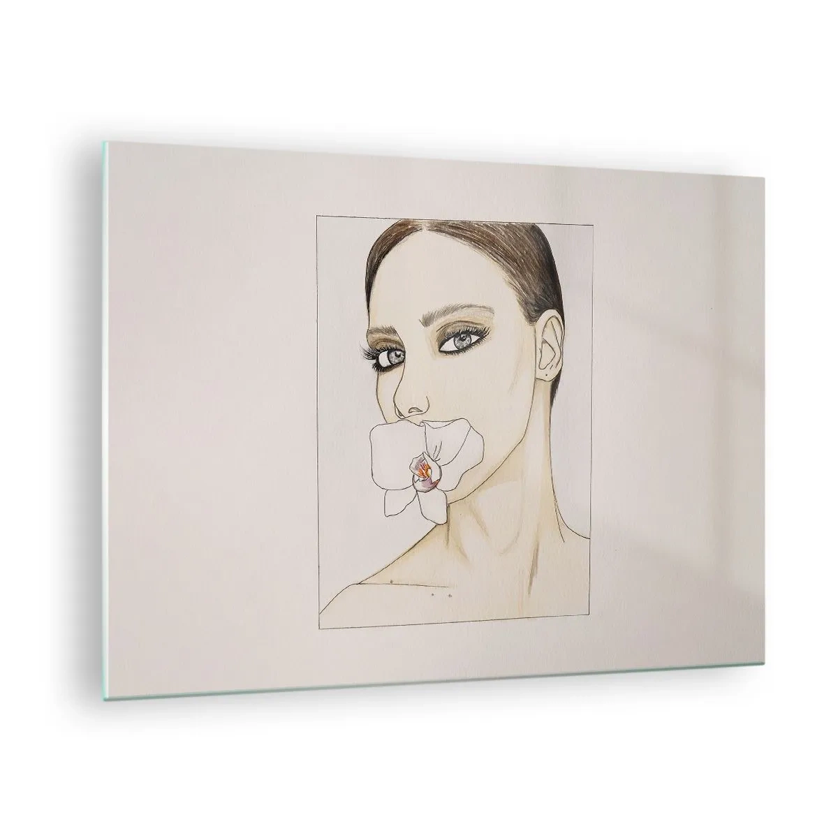 Obraz na skle - Portrét ženy s orchidejí v ústech na světlém pozadí - 70x50cm - Symbol elegance a krásy - Moderní nástěnná dekorace do obývacího pokoje a ložnice ARTTOR