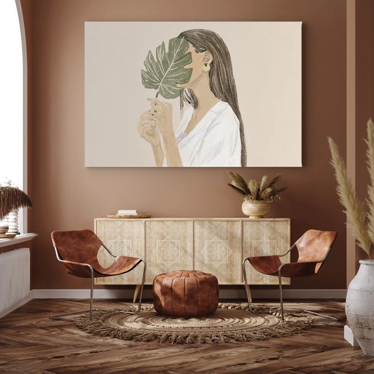 Obraz na plátně - Portrét ženy s listem monstery na béžovém pozadí - 70x50cm - Tajemný portrét s vějířem - Moderní nástěnná dekorace do obývacího pokoje a ložnice ARTTOR