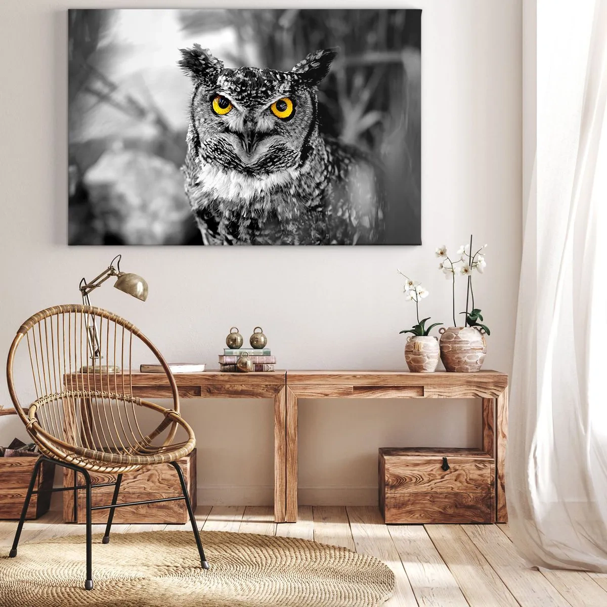 Obraz na plátně - Černobílý snímek sovy se žlutýma očima - 70x50cm - Nic se neschová - Moderní nástěnná dekorace do obývacího pokoje a ložnice ARTTOR