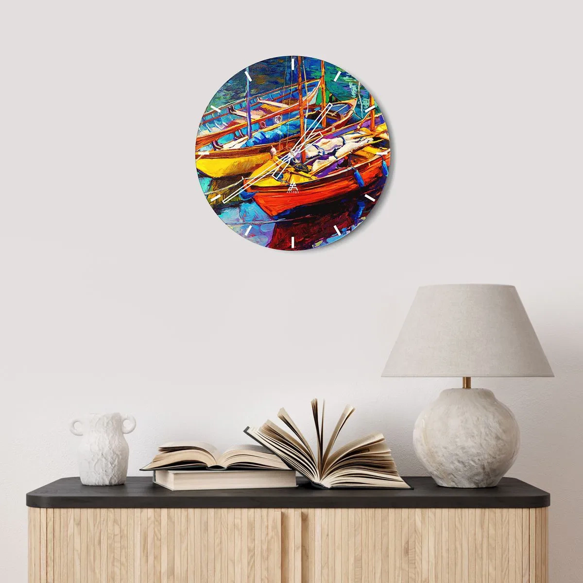 Nástěnné hodiny - Barevné lodě v přístavu - 30x30cm - Na vodě husté od barev - Moderní nástěnná dekorace do obývacího pokoje, kuchyně a ložnice ARTTOR