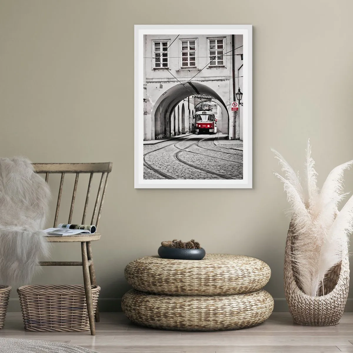 Plakát v bílém rámu - Městským labyrintem - 70x100 cm