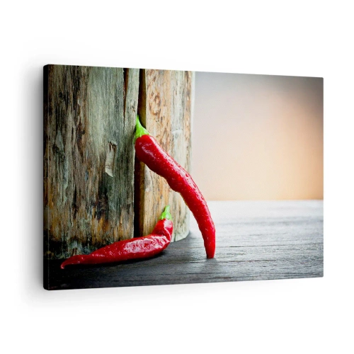 Obraz na plátně - Dvě červené chilli papričky na dřevěném pozadí s rustikálním akcentem - 70x50cm - Red hot chili peppers - Moderní nástěnná dekorace do obývacího pokoje a ložnice ARTTOR