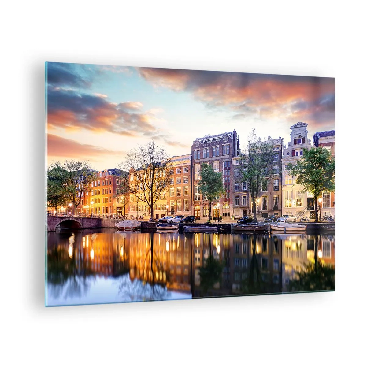 Obraz na skle - Amsterdamský kanál při západu slunce s odrazem ve vodě - 70x50cm - Zdrženlivá a vyrovnaná nizozemská krása - Moderní nástěnná dekorace do obývacího pokoje a ložnice ARTTOR