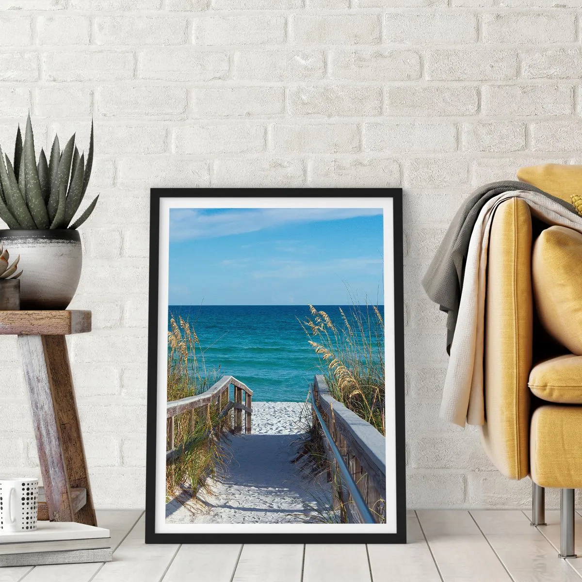 Plakát v černém rámu - Vchod na pláž s výhledem na moře - 50x70cm - Na slunci, ve větru - Moderní nástěnná dekorace do obývacího pokoje a ložnice ARTTOR