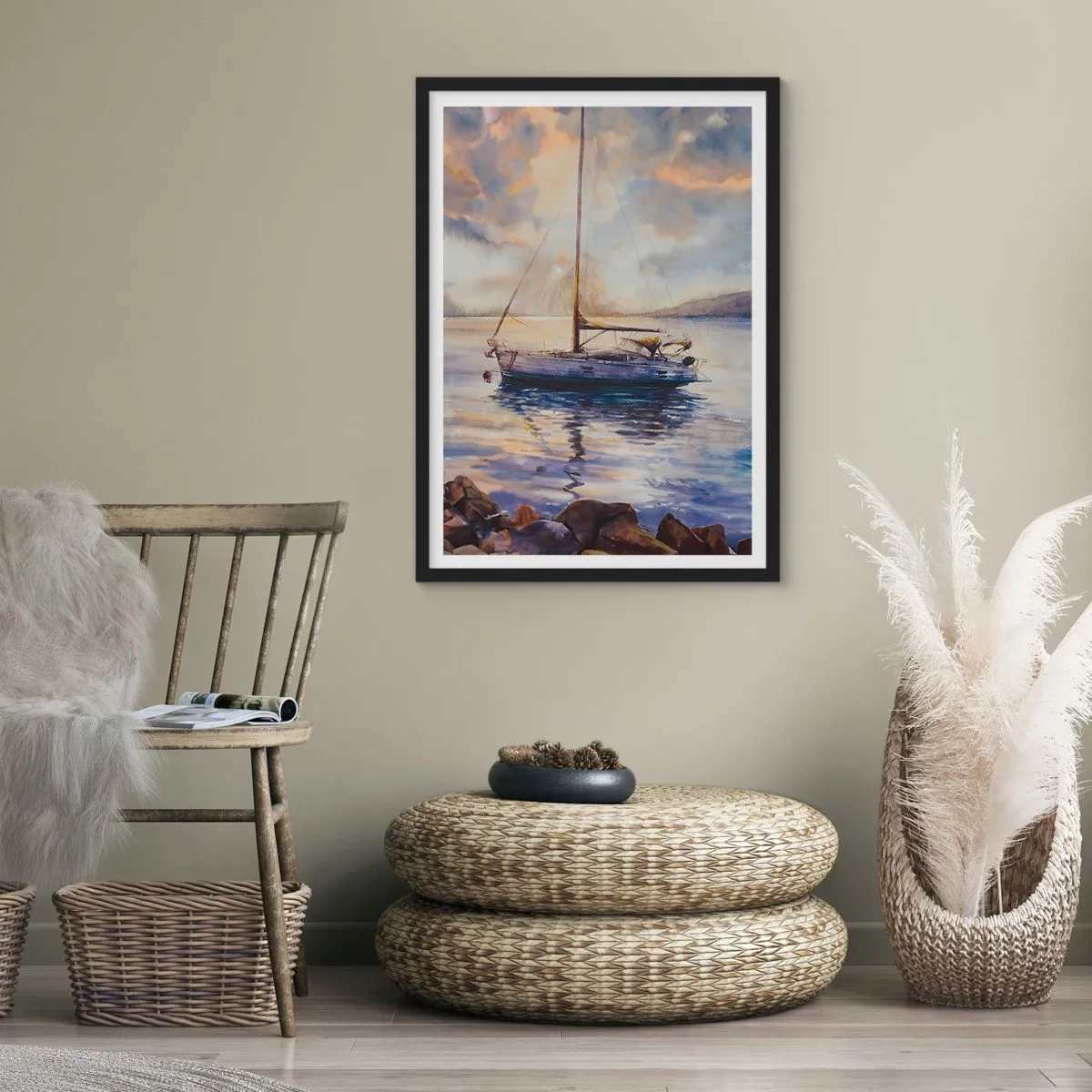 Plakát v černém rámu - Plachetnice na klidné vodě ve světle západu slunce - 50x70cm - Večer v zátoce - Moderní nástěnná dekorace do obývacího pokoje a ložnice ARTTOR