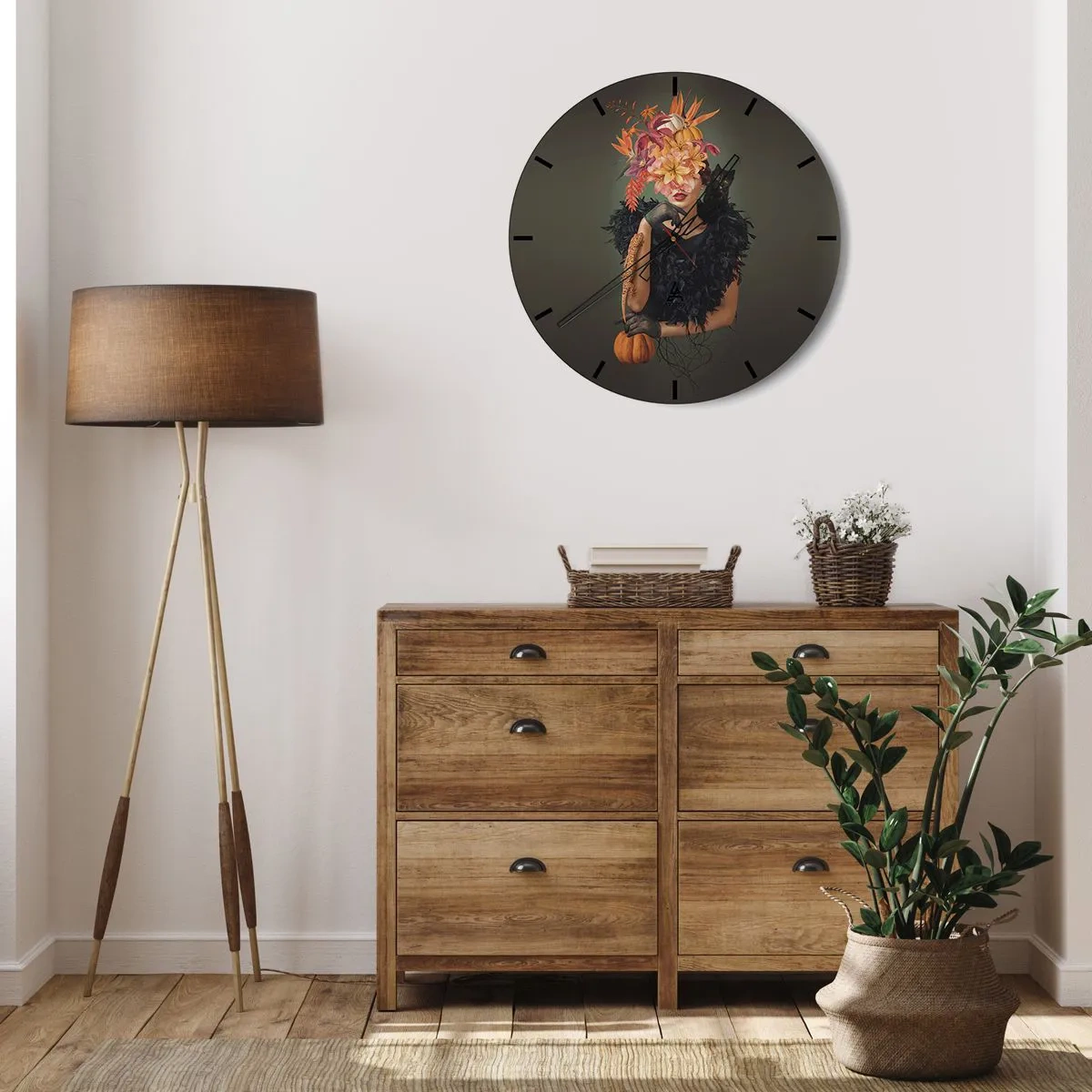 Nástěnné hodiny - Žena s květinovou výzdobou a dýní na tmavém pozadí - 30x30cm - Kouzlo čarodějnice - Moderní nástěnná dekorace do obývacího pokoje, kuchyně a ložnice ARTTOR