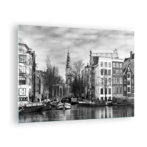 Obraz na skle - Černobílý pohled na kanál v Amsterdamu - 70x50cm - Amsterdamské vibrace - Moderní nástěnná dekorace do obývacího pokoje a ložnice ARTTOR