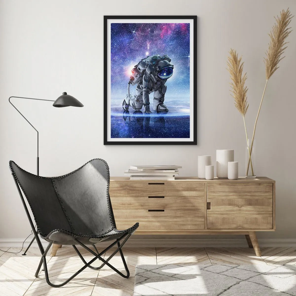 Plakát v černém rámu - Astronaut na pozadí vesmíru - 50x70cm - Hvězdné nebe nade mnou - Moderní nástěnná dekorace do obývacího pokoje a ložnice ARTTOR