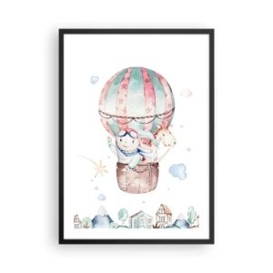 Plakát v černém rámu - Roztomilá ilustrace plyšového medvídka letícího v balónu nad městem - 50x70cm - Brzy se vrátíme! - Moderní nástěnná dekorace do obývacího pokoje a ložnice ARTTOR