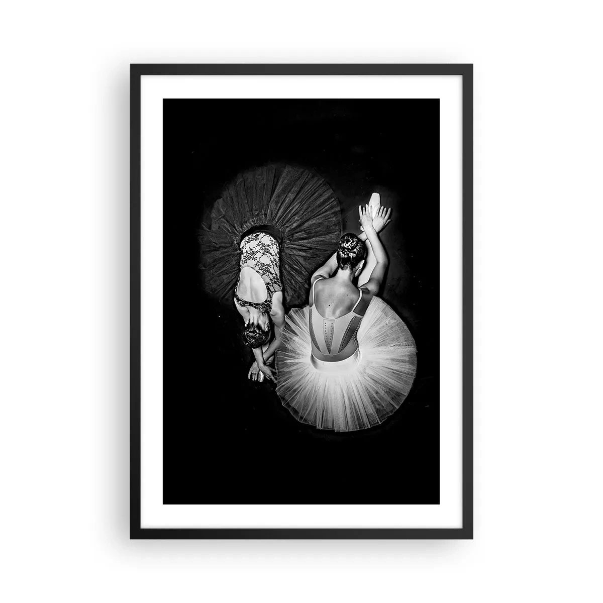 Plakát v černém rámu - Baleríny v černobílém záběru shora - 50x70cm - Jin a jang – dokonalá rovnováha - Moderní nástěnná dekorace do obývacího pokoje a ložnice ARTTOR
