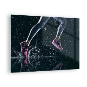 Obraz na skle - Běh vodou ve sportovních botách na tmavém pozadí - 70x50cm - Poběž jako vítr - Moderní nástěnná dekorace do obývacího pokoje a ložnice ARTTOR