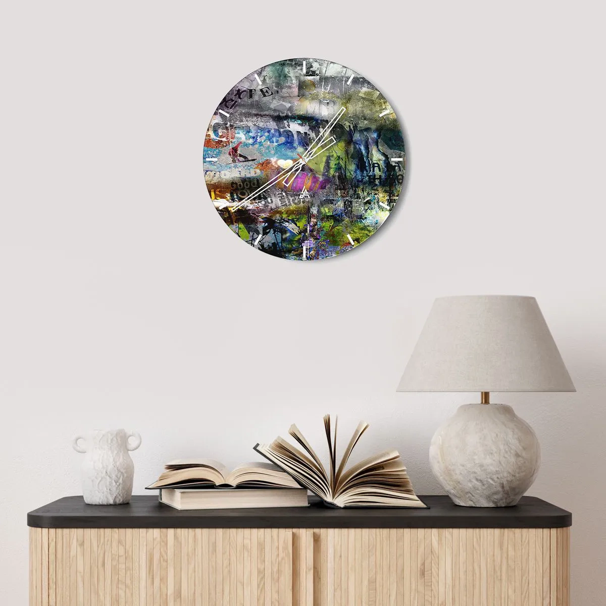 Nástěnné hodiny - Abstraktní koláž v různých barvách s nápisy - 30x30cm - Koláž vzpomínek - Moderní nástěnná dekorace do obývacího pokoje, kuchyně a ložnice ARTTOR