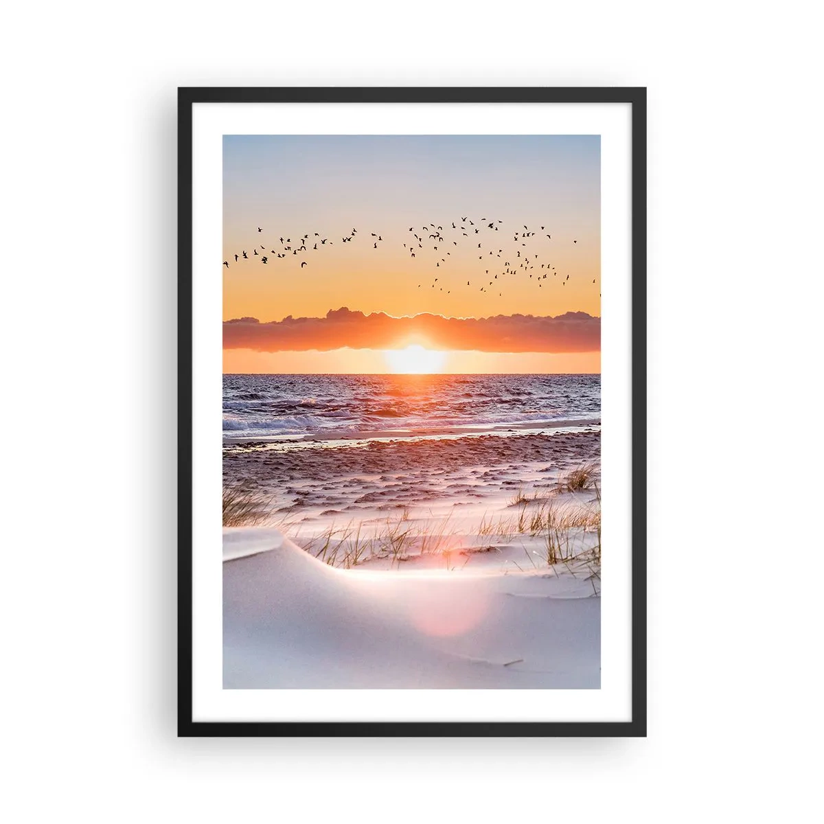 Plakát v černém rámu - Západ slunce nad mořem s ptáky na obzoru a pláží - 50x70cm - Horizontální krajina - Moderní nástěnná dekorace do obývacího pokoje a ložnice ARTTOR