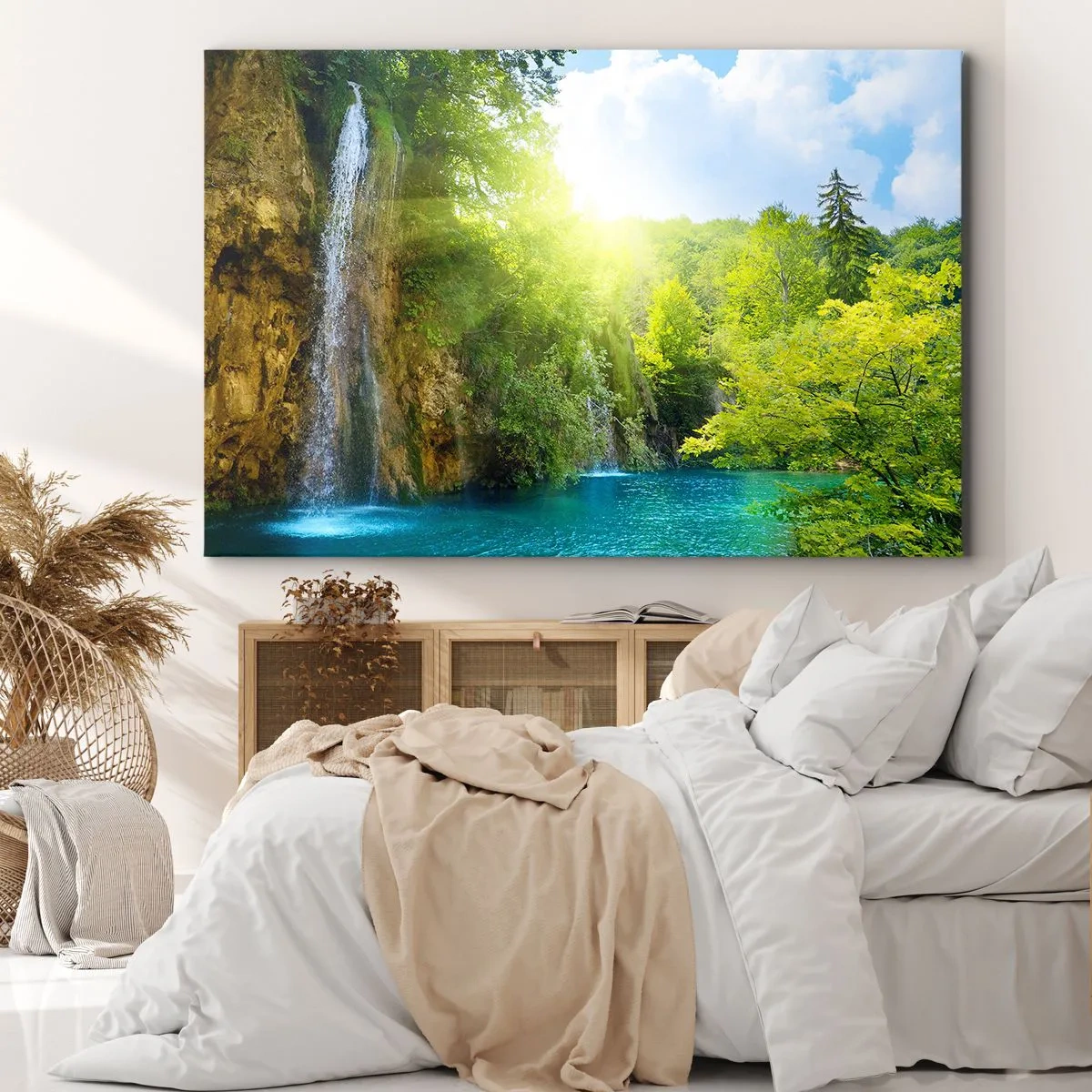 Obraz na plátně - Vodopád vlévající se do tyrkysového jezera obklopeného zelení - 70x50cm - To musí být Eden - Moderní nástěnná dekorace do obývacího pokoje a ložnice ARTTOR