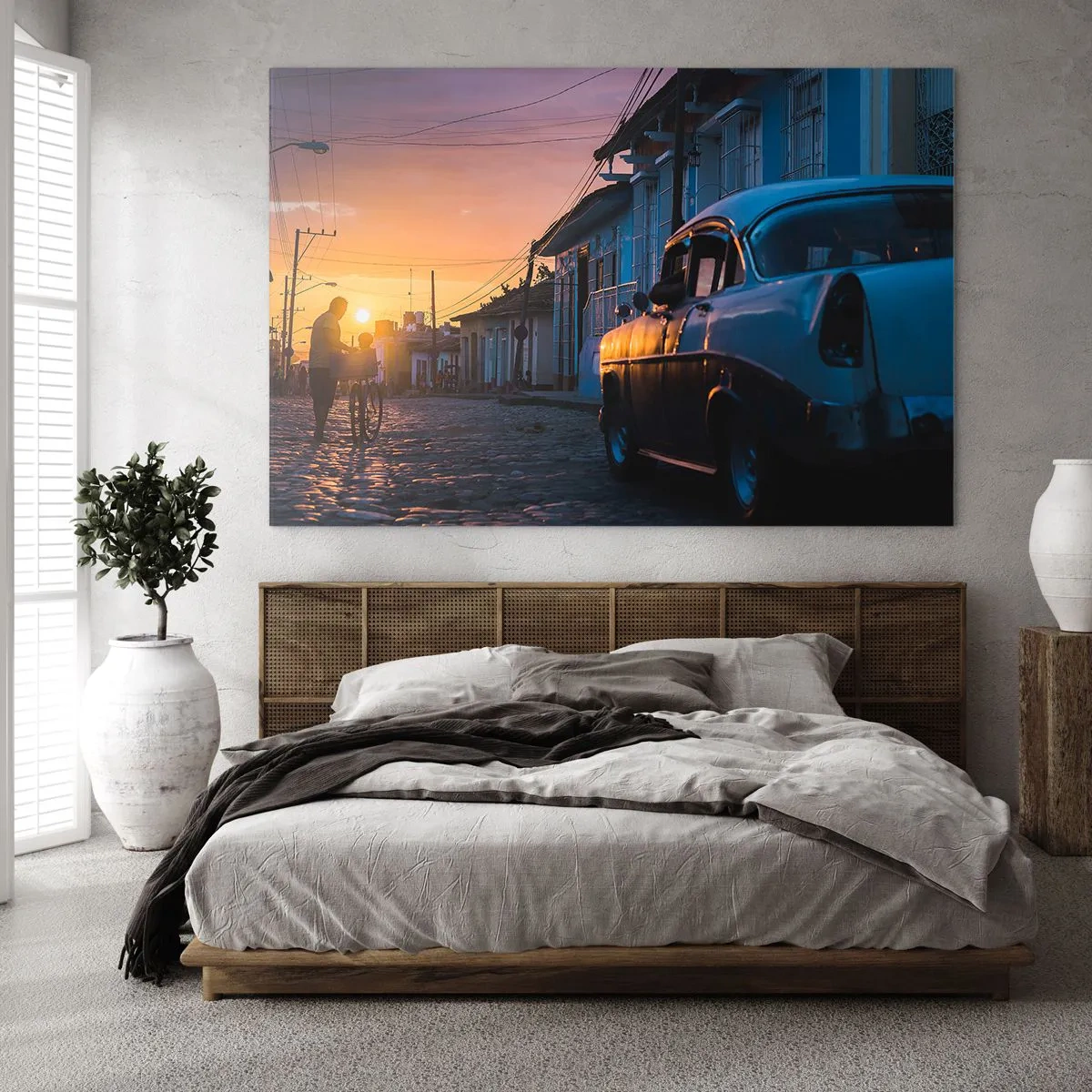 Obraz na skle - Atmosférická ulice s klasickým autem při západu slunce - 70x50cm - Zde se zpomaluje čas - Moderní nástěnná dekorace do obývacího pokoje a ložnice ARTTOR
