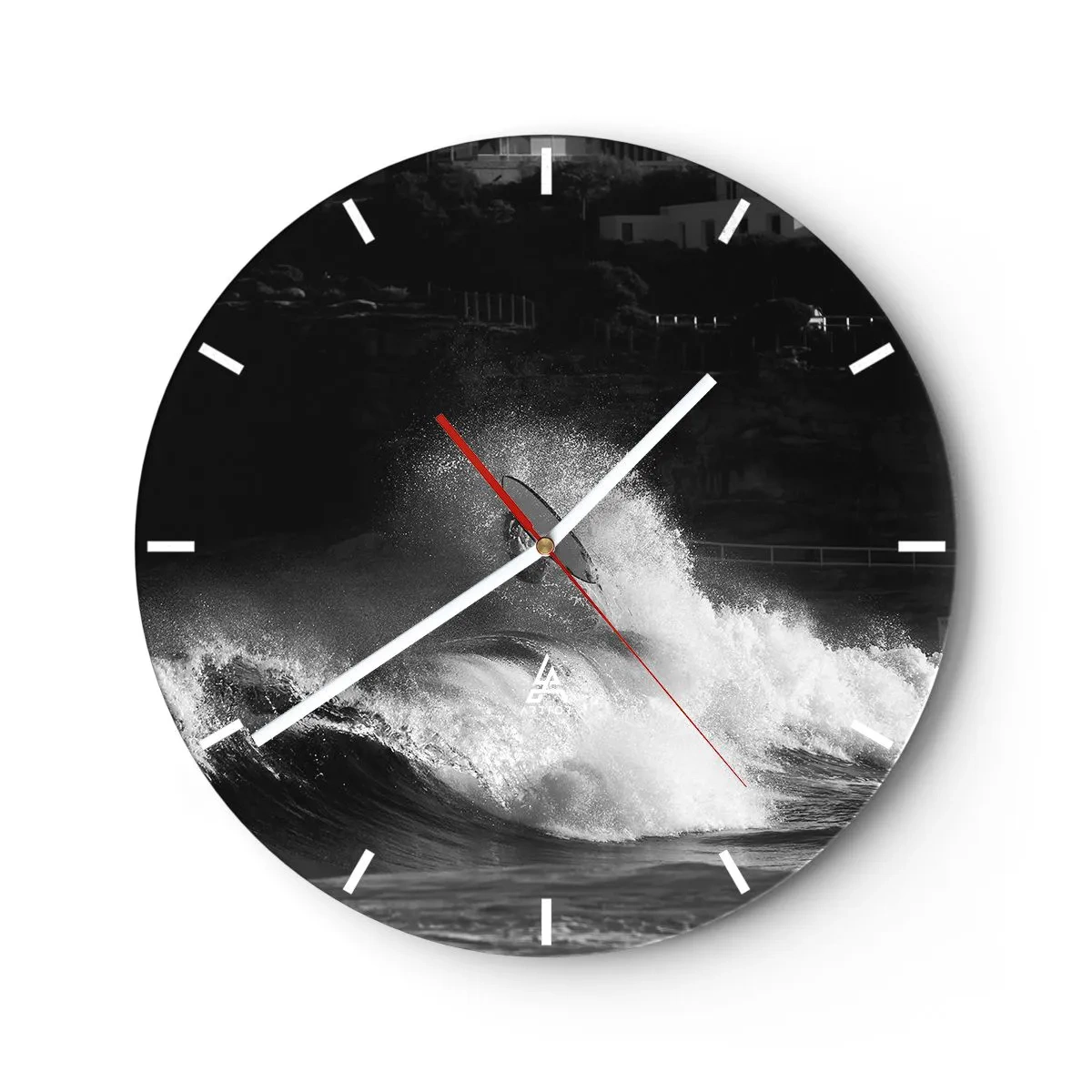 Nástěnné hodiny - Surfař na vlně v černobílé kompozici - 30x30cm - Výzva přijata! - Moderní nástěnná dekorace do obývacího pokoje, kuchyně a ložnice ARTTOR