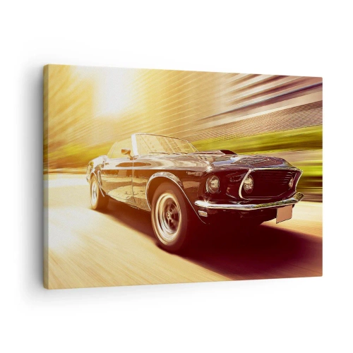 Obraz na plátně - Klasické auto v pohybu na městském pozadí - 70x50cm - 1967 - návrat legendy - Moderní nástěnná dekorace do obývacího pokoje a ložnice ARTTOR