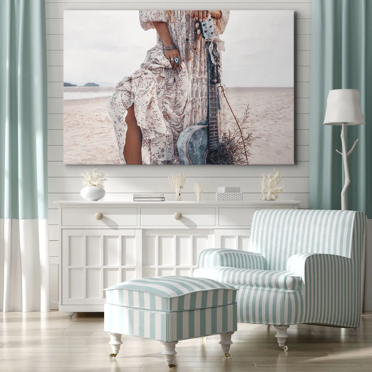 Obraz na plátně - Boho styl žena s kytarou na pláži - 70x50cm - Květinové děti na cestě - Moderní nástěnná dekorace do obývacího pokoje a ložnice ARTTOR
