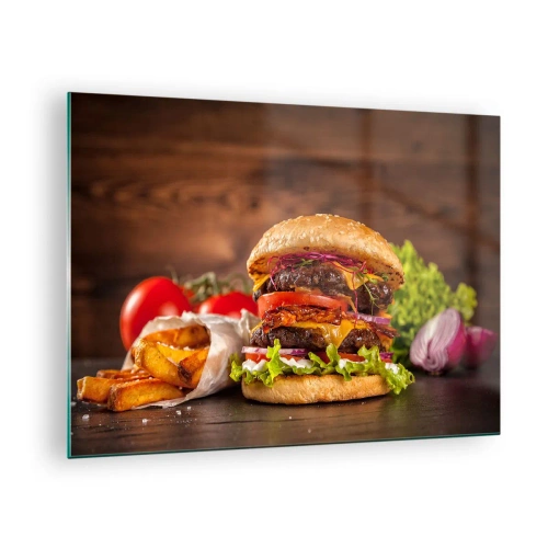 Obraz na skle - Šťavnatý burger s polevou a hranolky na dřevěném pozadí - 70x50cm - Zakázané ovoce - Moderní nástěnná dekorace do obývacího pokoje a ložnice ARTTOR