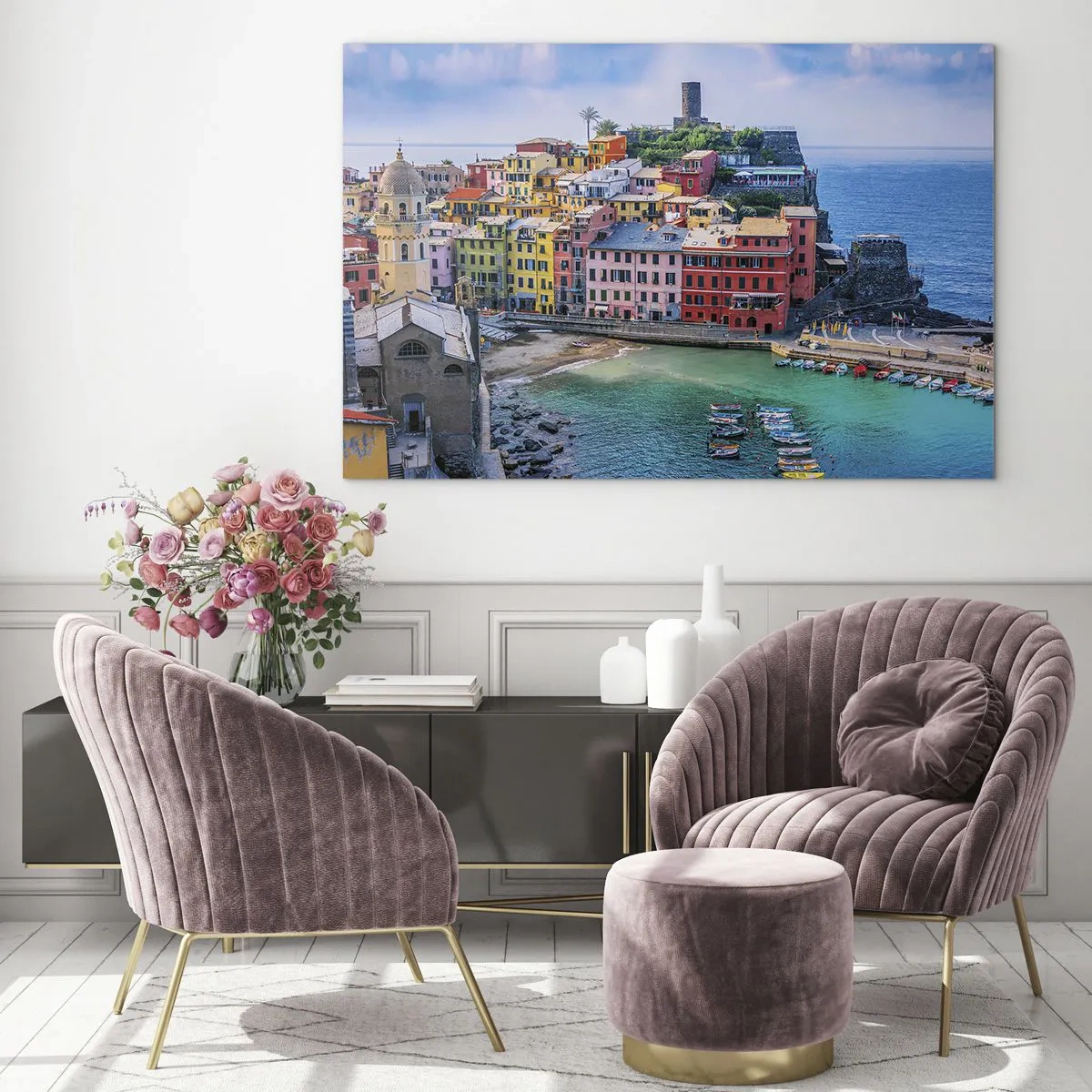 Obraz na skle - Barevné středomořské město u modrého moře - 70x50cm - Středomořské kouzelné městečko - Moderní nástěnná dekorace do obývacího pokoje a ložnice ARTTOR