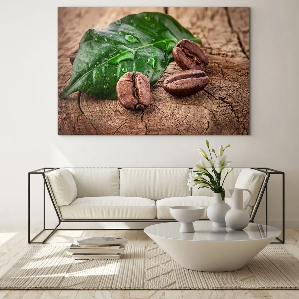 Obraz na skle - Kávová zrna na listu a dřevěném pozadí - 70x50cm - Nejskutečnější a černá - Moderní nástěnná dekorace do obývacího pokoje a ložnice ARTTOR