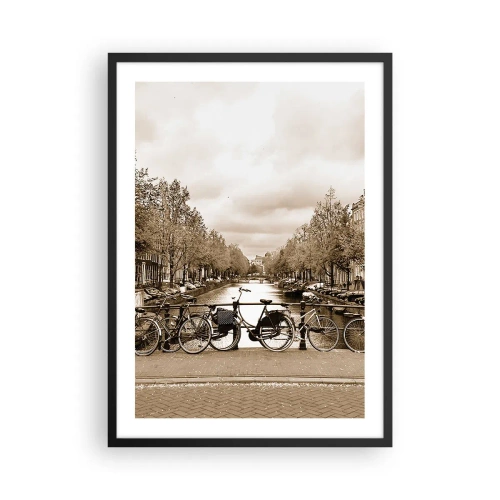 Plakát v černém rámu - Kola v sépiovém odstínu u kanálu - 50x70cm - Nizozemské klima - Moderní nástěnná dekorace do obývacího pokoje a ložnice ARTTOR