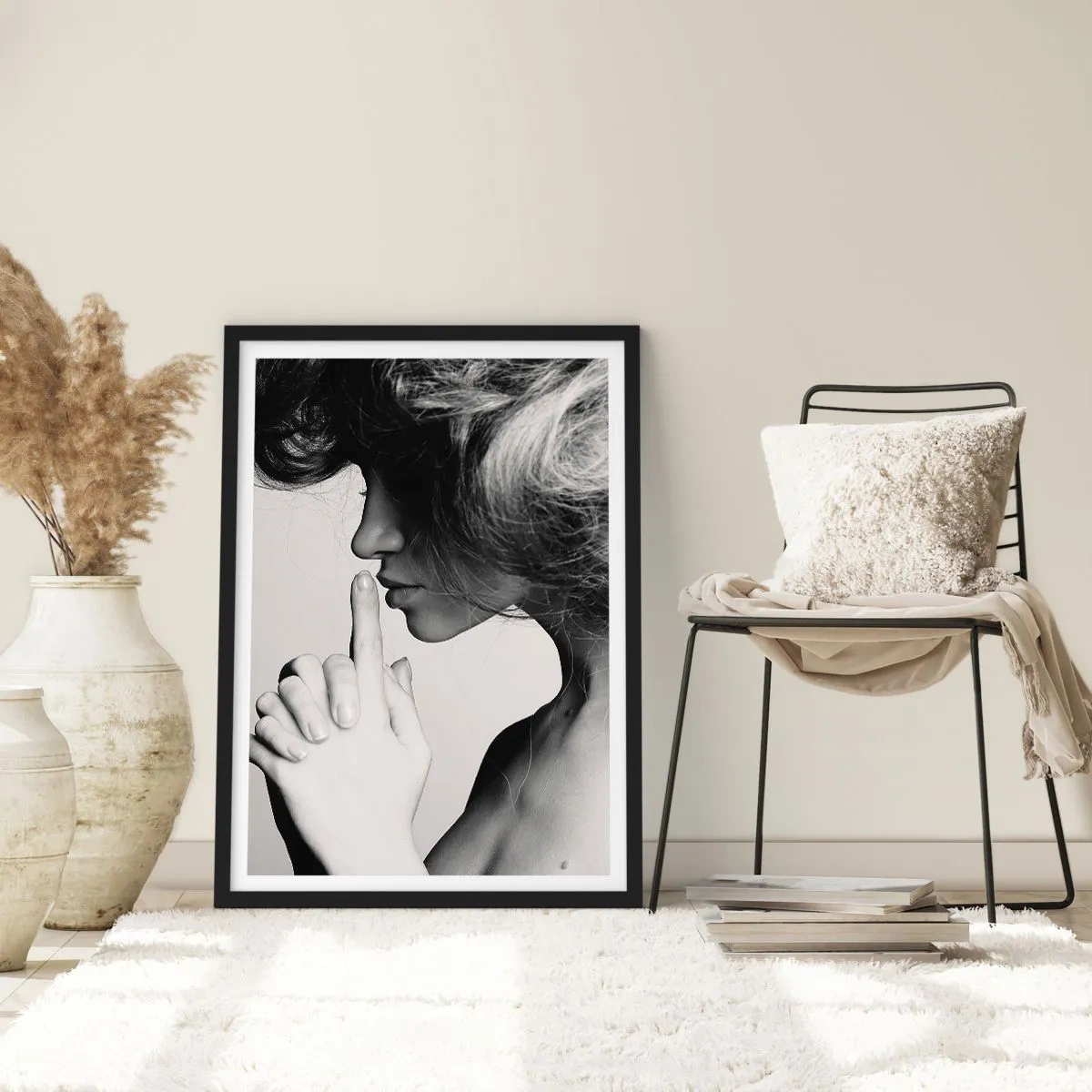 Plakát v černém rámu - Zahleděná do sebe - 70x100 cm