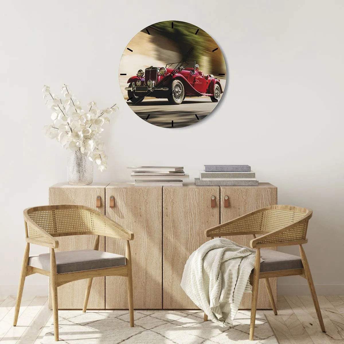 Nástěnné hodiny - Červené klasické sportovní auto v dynamickém pohybu - 30x30cm - Krásnější než Níké Samothrácká - Moderní nástěnná dekorace do obývacího pokoje, kuchyně a ložnice ARTTOR