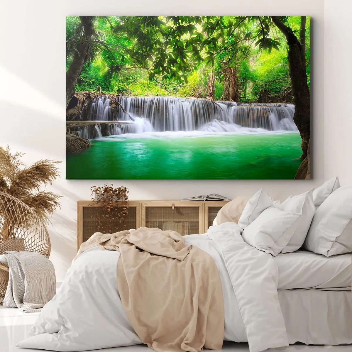 Obraz na plátně - Zelený vodopád obklopený hustou tropickou vegetací - 70x50cm - Vodopád v zeleni - Moderní nástěnná dekorace do obývacího pokoje a ložnice ARTTOR