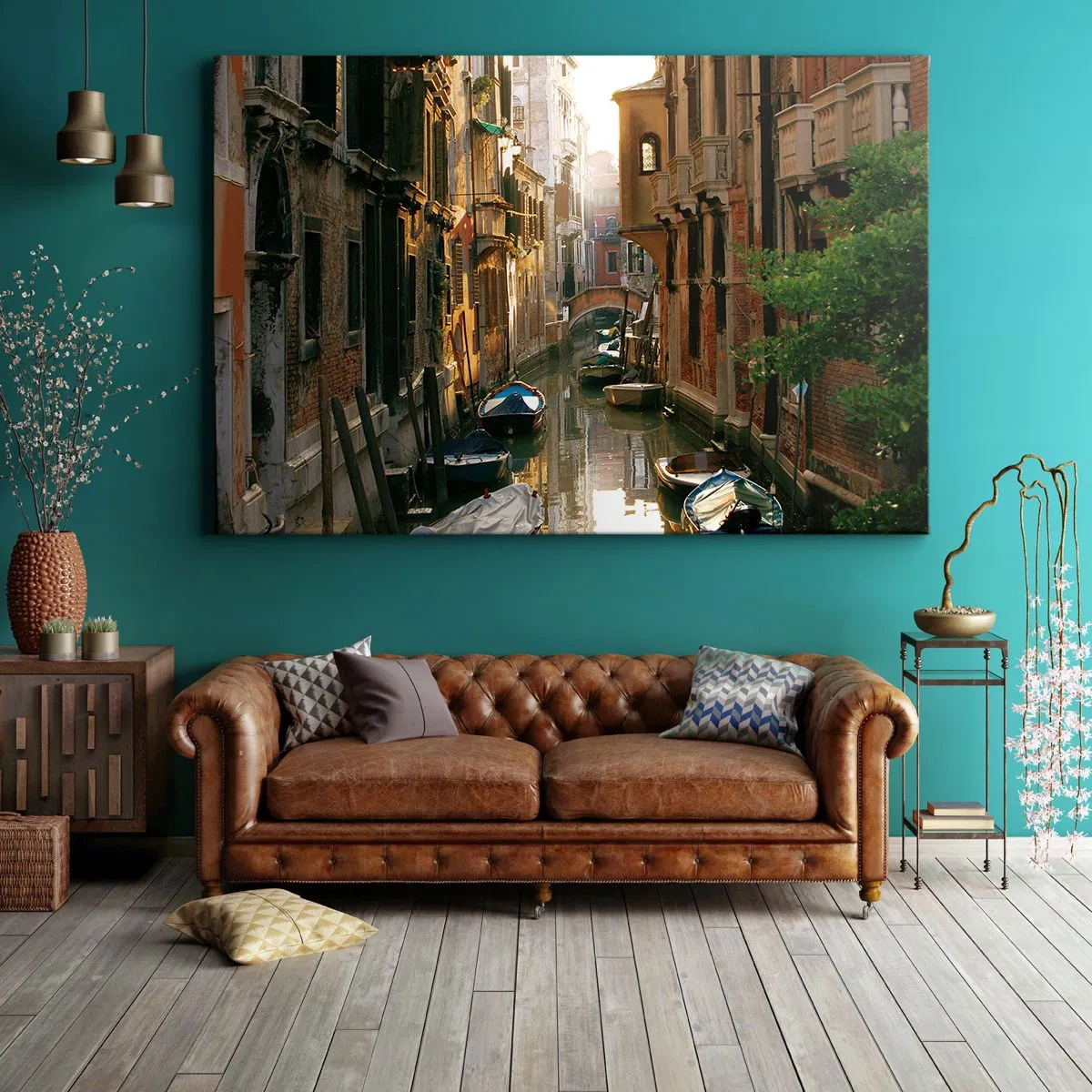 Obraz na plátně - Malebný kanál v Benátkách s loděmi a mostem - 70x50cm - V benátském zákoutí - Moderní nástěnná dekorace do obývacího pokoje a ložnice ARTTOR
