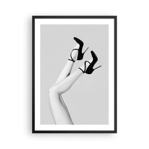 Plakát v černém rámu - Stylové nohy v černých vysokých podpatcích - 50x70cm - Vzhůru nohama - Moderní nástěnná dekorace do obývacího pokoje a ložnice ARTTOR