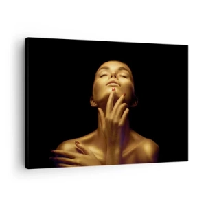 Obraz na plátně - Portrét ženy ve zlaté záři na černém pozadí - 70x50cm - Jako zlaté hedvábí - Moderní nástěnná dekorace do obývacího pokoje a ložnice ARTTOR