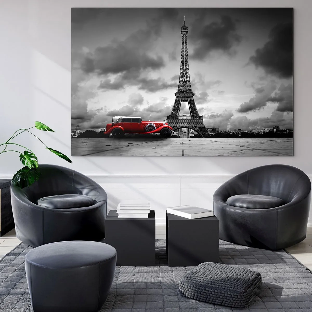 Obraz na skle - Červené retro auto s Eiffelovou věží v pozadí v černobílém prostředí. - 70x50cm - Ne tak dávno v Paříži - Moderní nástěnná dekorace do obývacího pokoje a ložnice ARTTOR