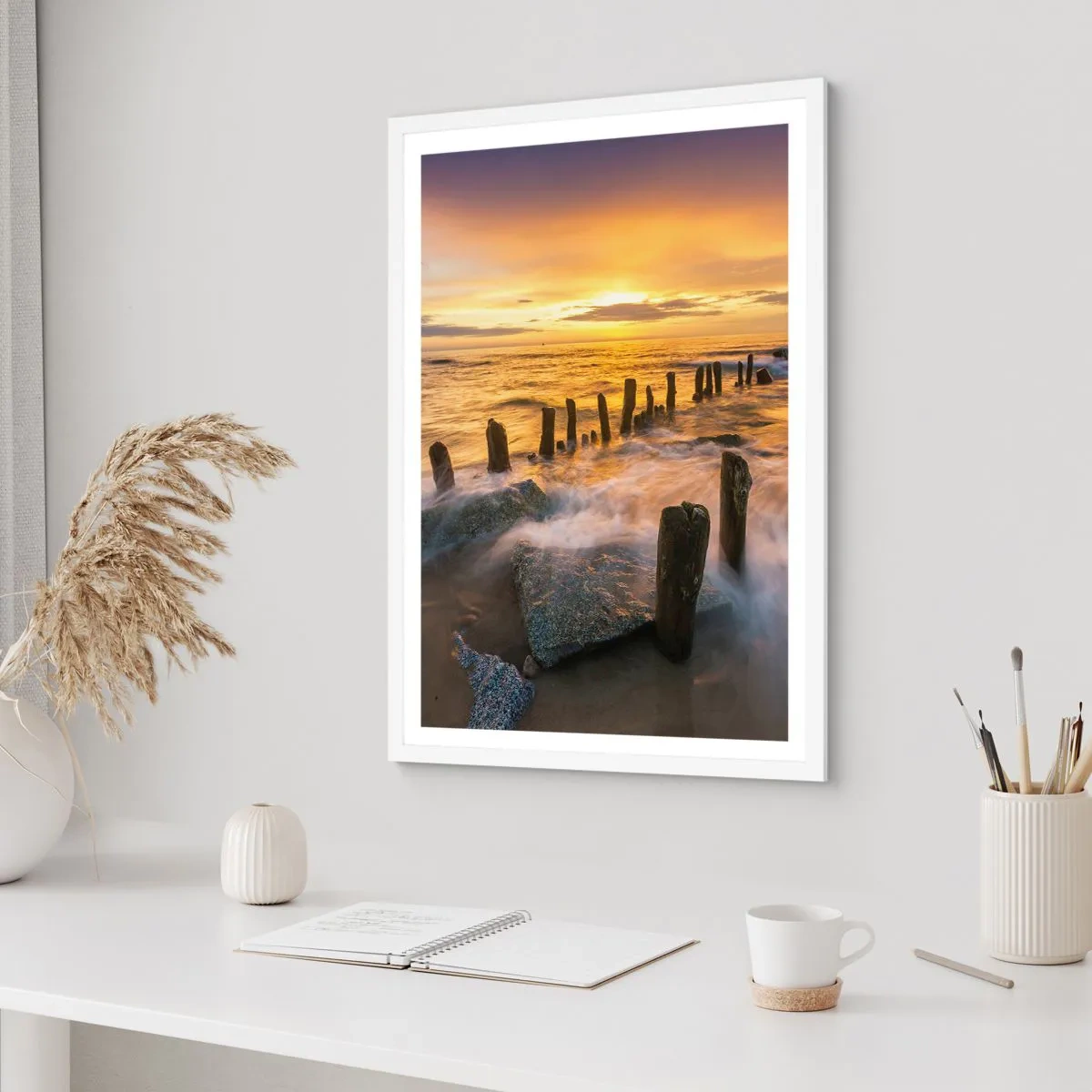 Plakát v bílém rámu - Drsná krása Baltského moře - 40x50 cm