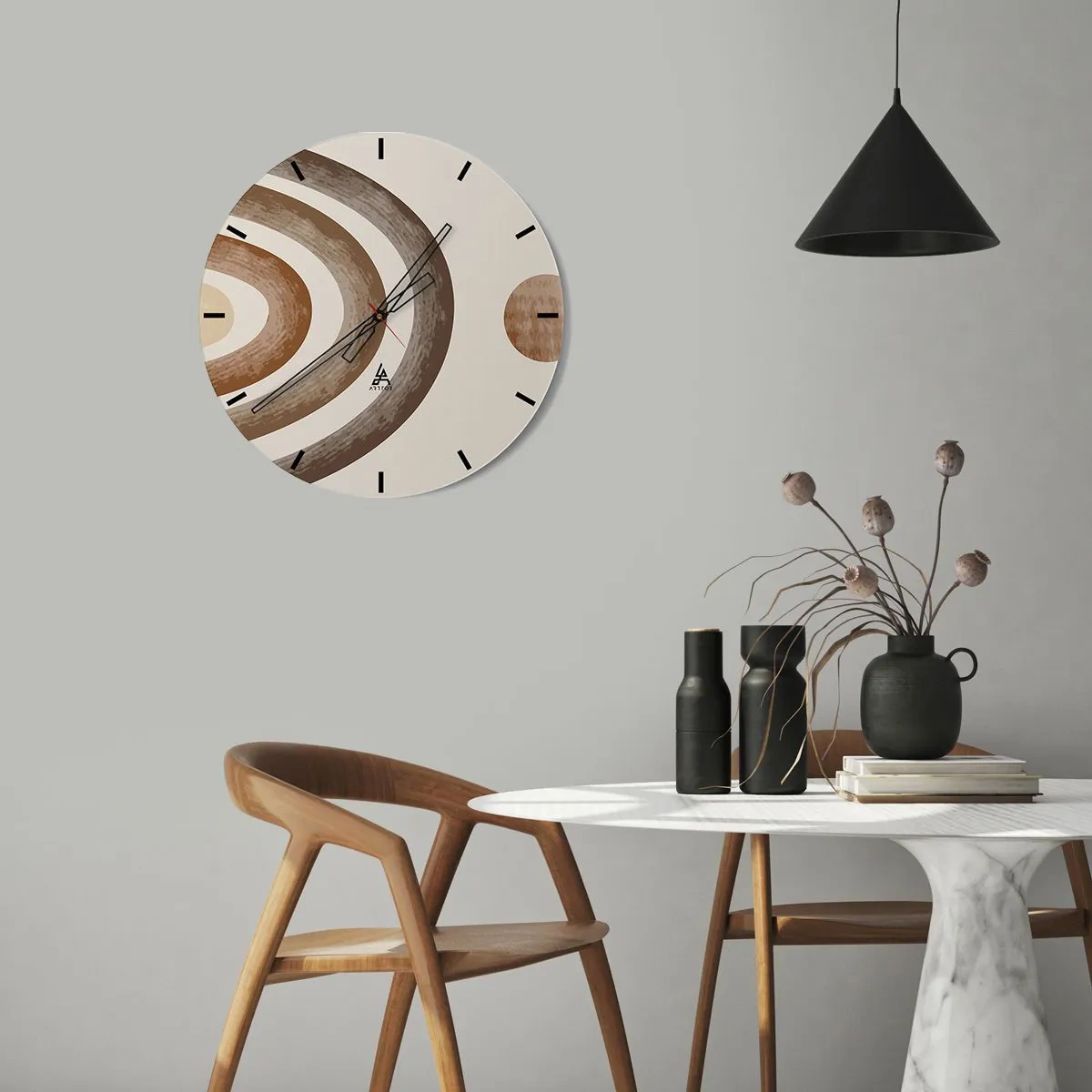 Nástěnné hodiny - Abstraktní vzory v odstínech hnědé a béžové na krémovém pozadí - 30x30cm - V předaleké galaxii - Moderní nástěnná dekorace do obývacího pokoje, kuchyně a ložnice ARTTOR