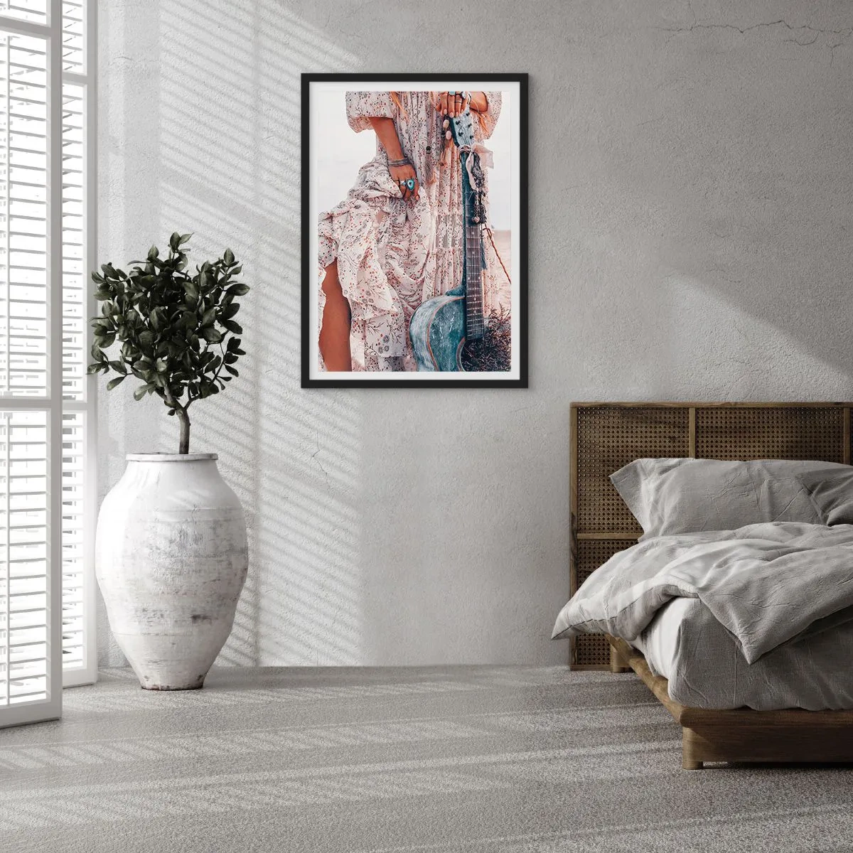 Plakát v černém rámu - Fragment šatů s ornamenty a kytara v boho stylu - 50x70cm - Květinové děti na cestě - Moderní nástěnná dekorace do obývacího pokoje a ložnice ARTTOR