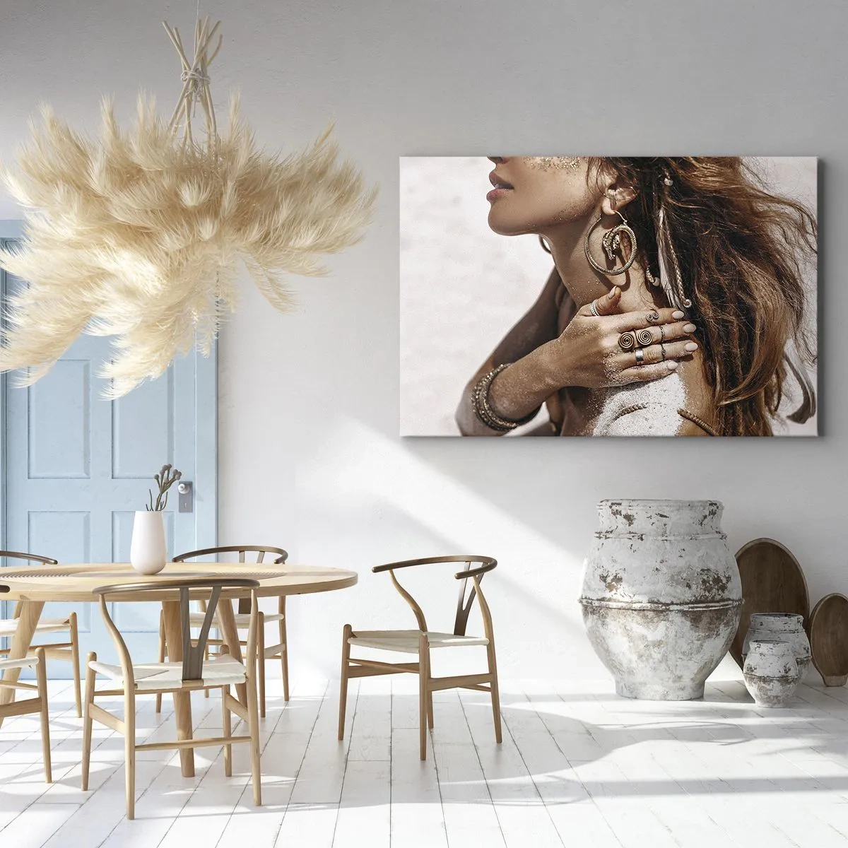 Obraz na plátně - Stylová žena se šperky na pozadí světlého písku - 70x50cm - Královna divoké pláže - Moderní nástěnná dekorace do obývacího pokoje a ložnice ARTTOR