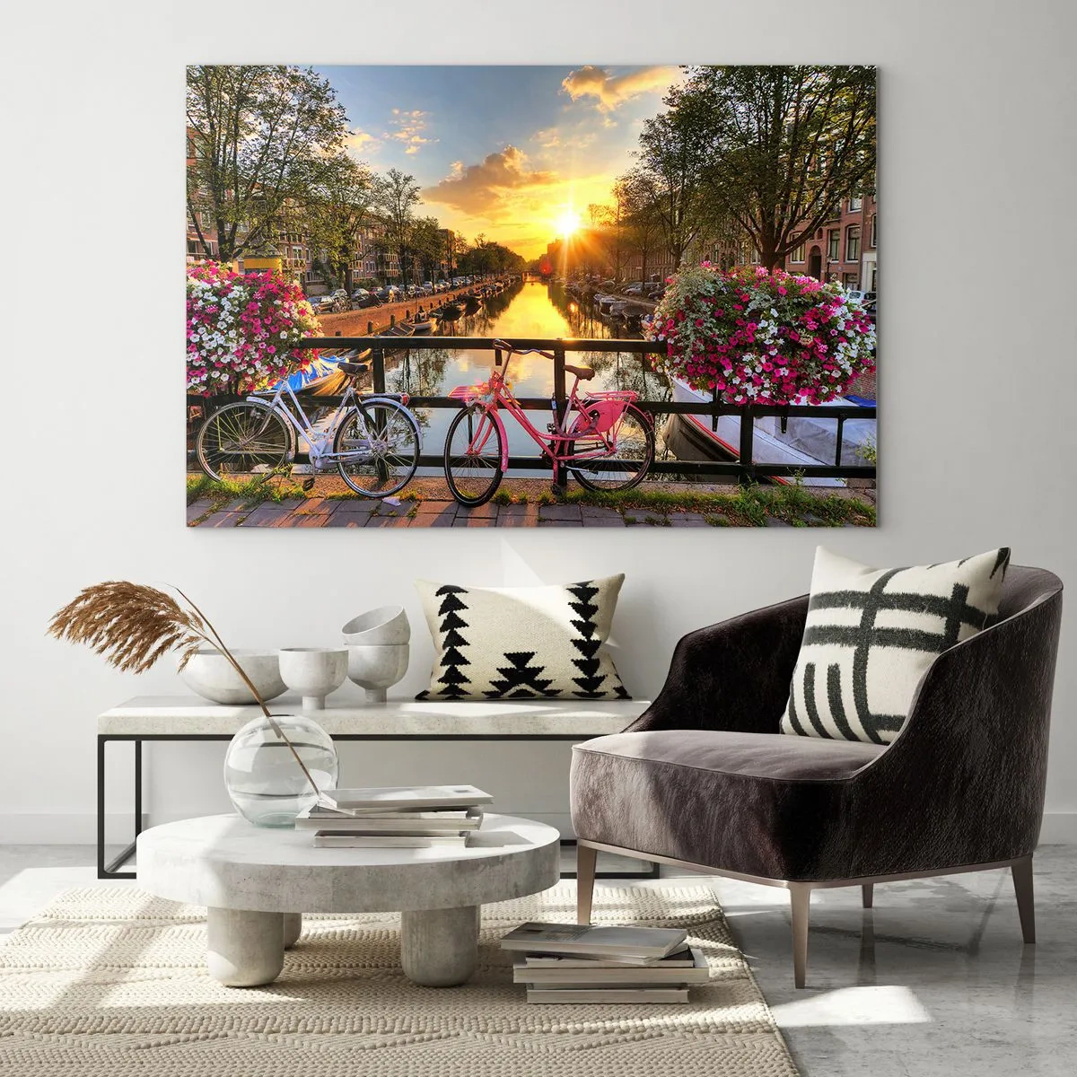 Obraz na skle - Západ slunce nad kanálem s koly v pozadí - 70x50cm - Jarní ráno v Amsterdamu - Moderní nástěnná dekorace do obývacího pokoje a ložnice ARTTOR