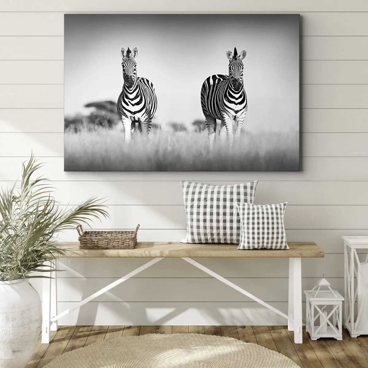 Obraz na plátně - Dvě zebry v savaně v monochromatickém stylu - 70x50cm - A přesto je svět černo-bílý - Moderní nástěnná dekorace do obývacího pokoje a ložnice ARTTOR