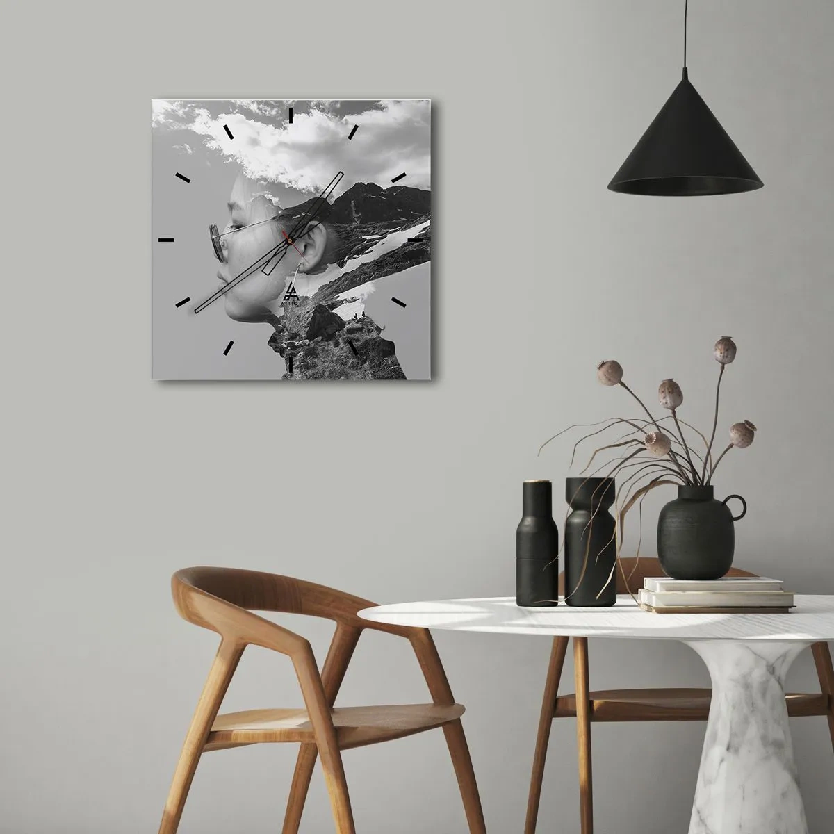 Nástěnné hodiny - Povznešen portrét v oblacích - 30x30 cm