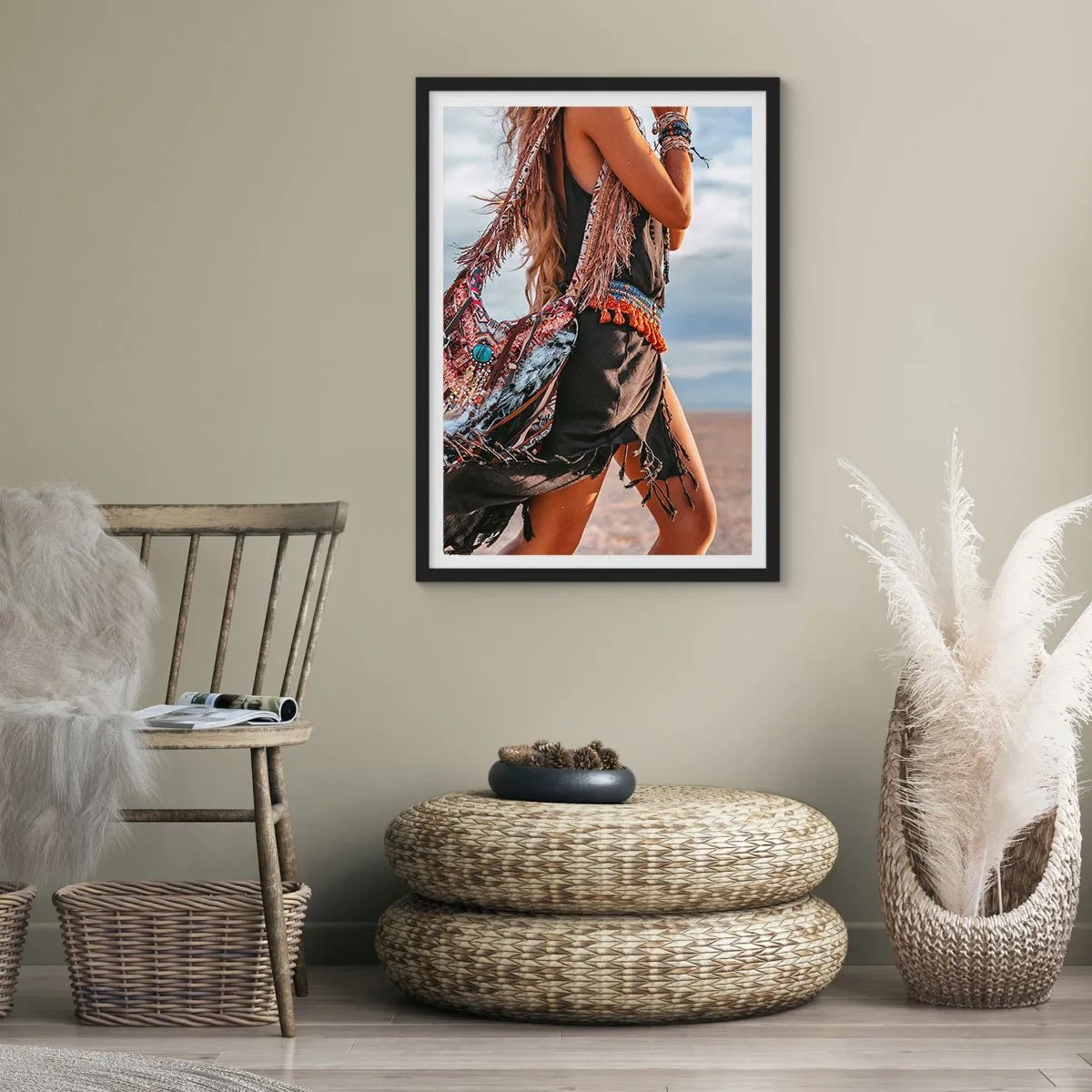 Plakát v černém rámu - Boho styl na pozadí pouštní krajiny - 50x70cm - Šamanovo děvče - Moderní nástěnná dekorace do obývacího pokoje a ložnice ARTTOR