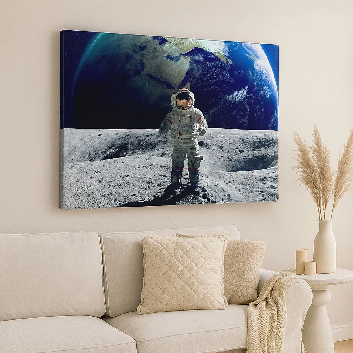 Obraz na plátně - Astronaut na povrchu Měsíce se Zemí v pozadí - 70x50cm - Pozdravy s Měsíce - Moderní nástěnná dekorace do obývacího pokoje a ložnice ARTTOR