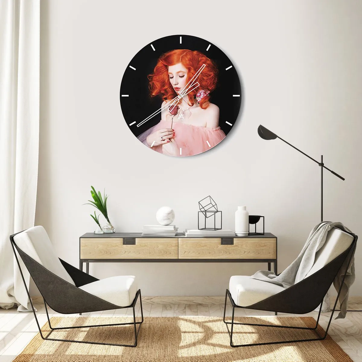 Nástěnné hodiny - Portrét ženy s rudými kadeřemi a růží v ruce - 30x30cm - V barokním stylu - Moderní nástěnná dekorace do obývacího pokoje, kuchyně a ložnice ARTTOR