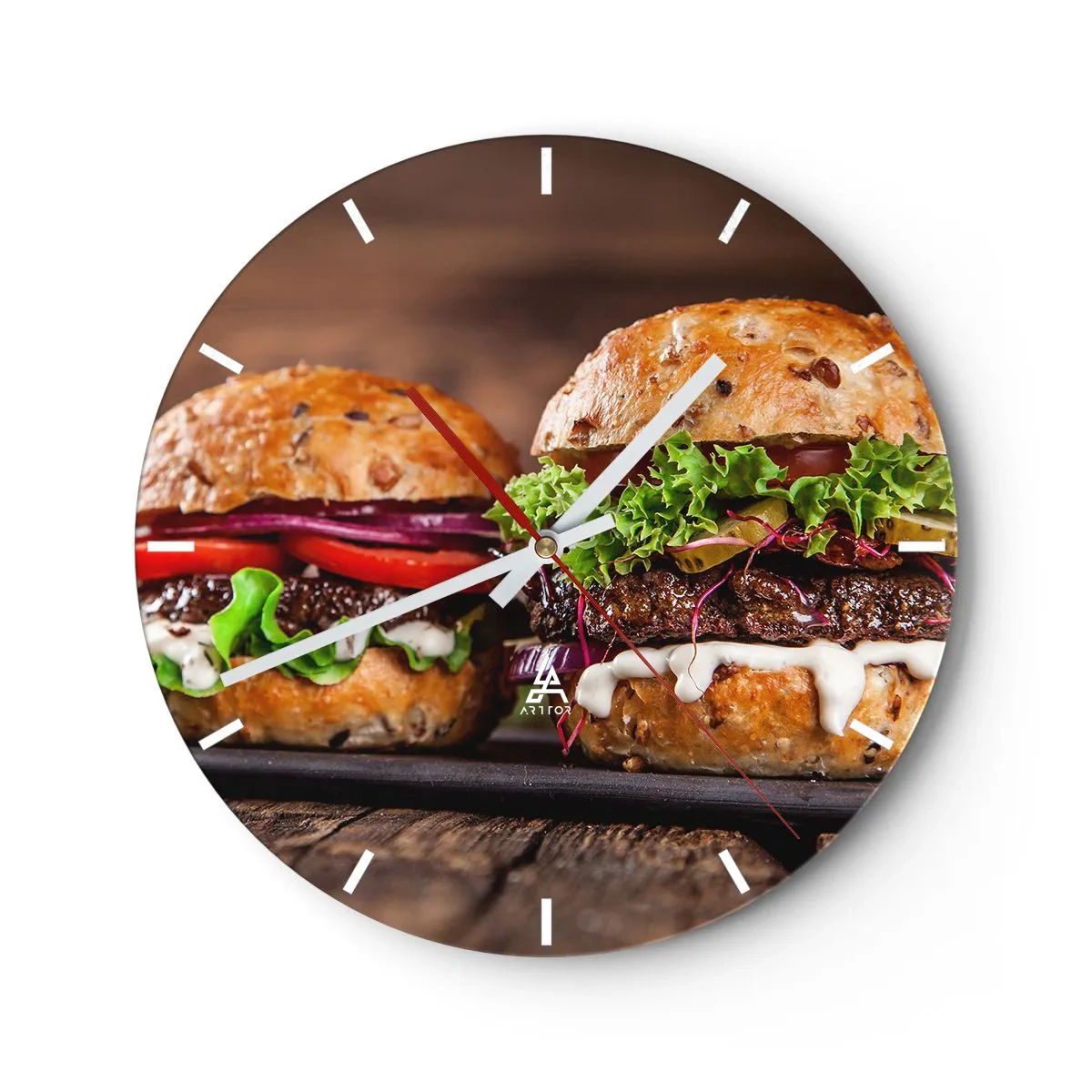 Nástěnné hodiny - Chutné burgery na dřevěném pozadí - 30x30cm - American dream - Moderní nástěnná dekorace do obývacího pokoje, kuchyně a ložnice ARTTOR