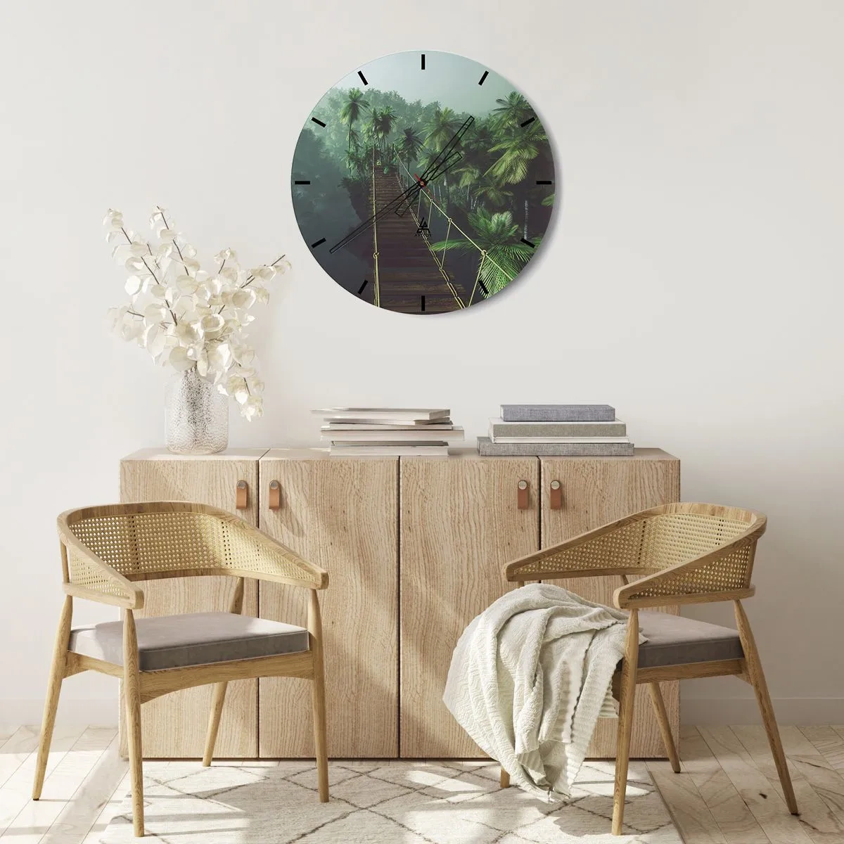 Nástěnné hodiny - Visutý most v tropickém lese obklopený mlhou. - 30x30cm - U vodopádu zeleně - Moderní nástěnná dekorace do obývacího pokoje, kuchyně a ložnice ARTTOR