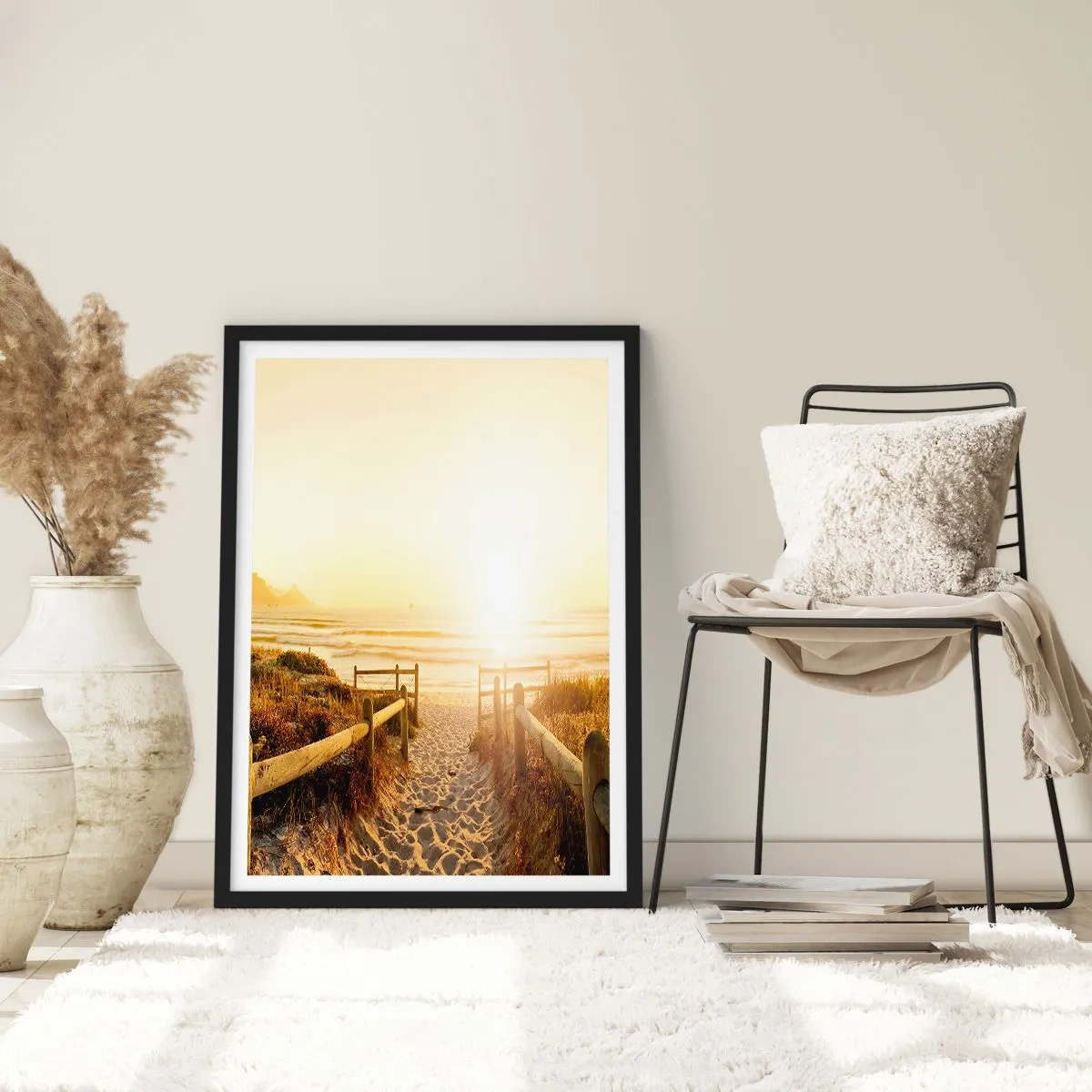 Plakát v černém rámu - Cesta k pláži osvětlená paprsky zapadajícího slunce - 50x70cm - Dunami směrem ke slunci - Moderní nástěnná dekorace do obývacího pokoje a ložnice ARTTOR